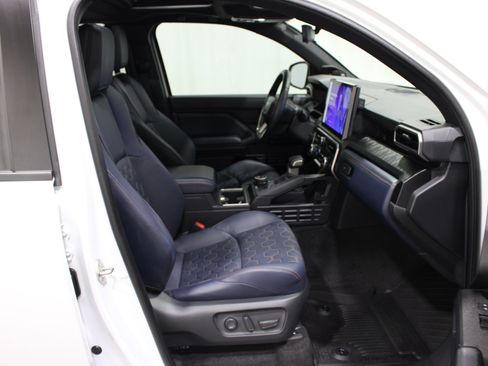 Used 2025 Toyota 4Runner Platinum AWD/4WD image 25