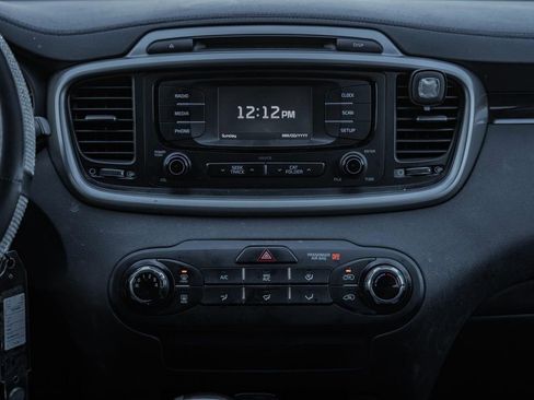 Used 2017 Kia Sorento LX image 17