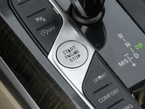 Used 2020 BMW 330i Sedan w/ Convenience Package image 23