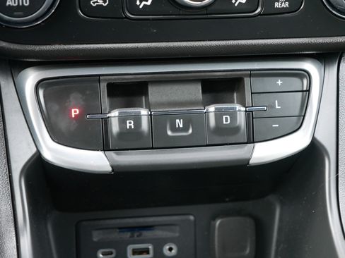 Used 2024 GMC Terrain SLT image 24