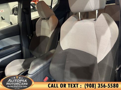 Used 2019 Toyota C-HR XLE FWD image 10