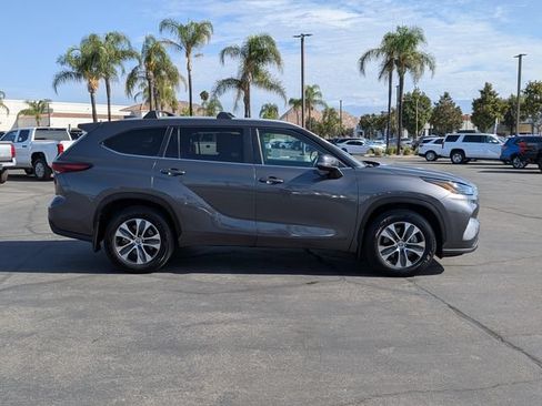Used 2024 Toyota Highlander XLE AWD/4WD image 4