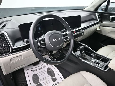 Certified 2025 Kia Sorento S AWD/4WD image 13