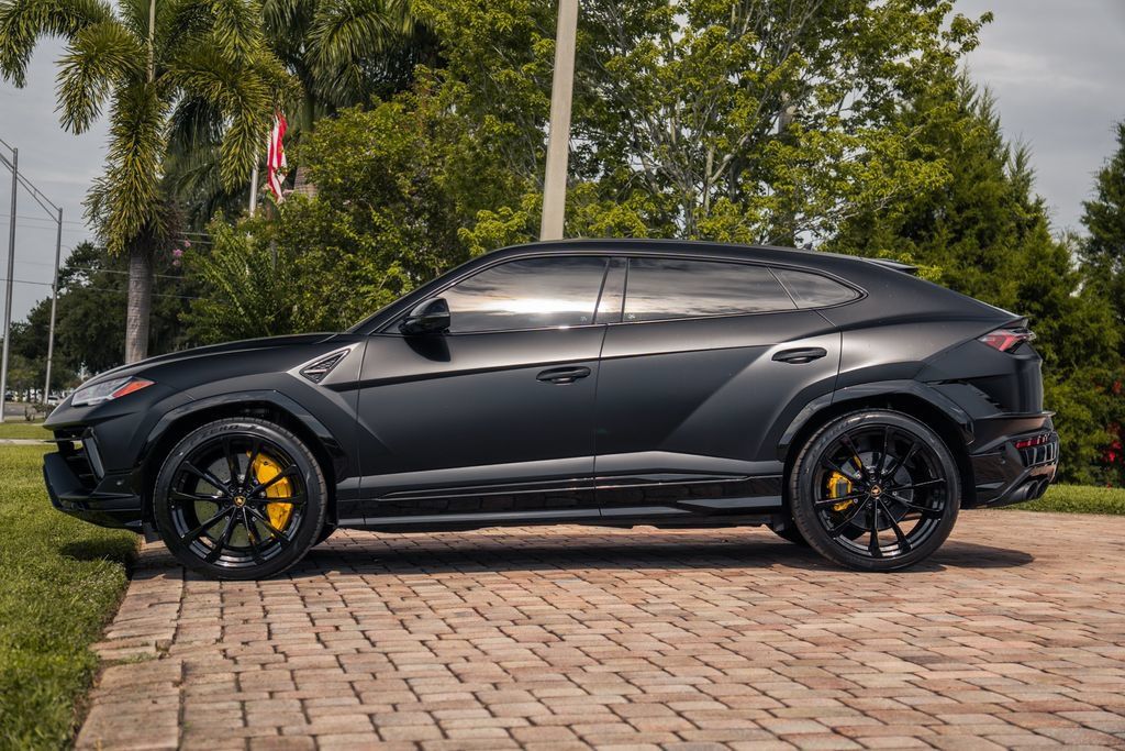 Used 2023 Lamborghini Urus S AWD/4WD image 3