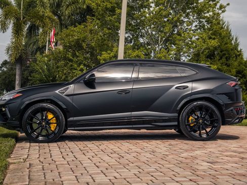 Used 2023 Lamborghini Urus S AWD/4WD image 3