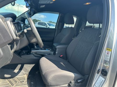Used 2017 Toyota Tacoma TRD Sport w/ Tow Package (A/T) AWD/4WD image 11
