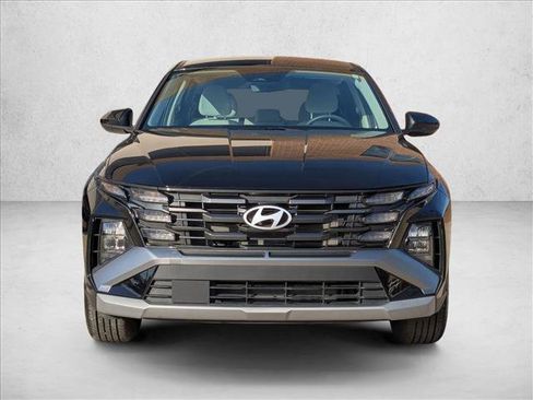 Used 2025 Hyundai Tucson SE image 2