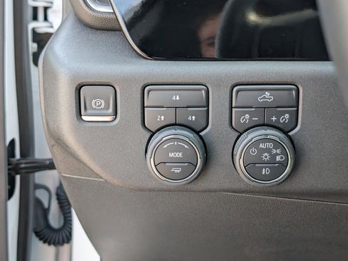 Used 2024 Chevrolet Silverado 2500 LT w/ Convenience Package image 18