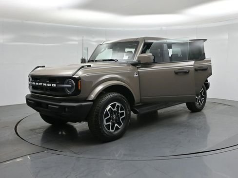 New 2026 Ford Bronco Outer Banks AWD/4WD image 29