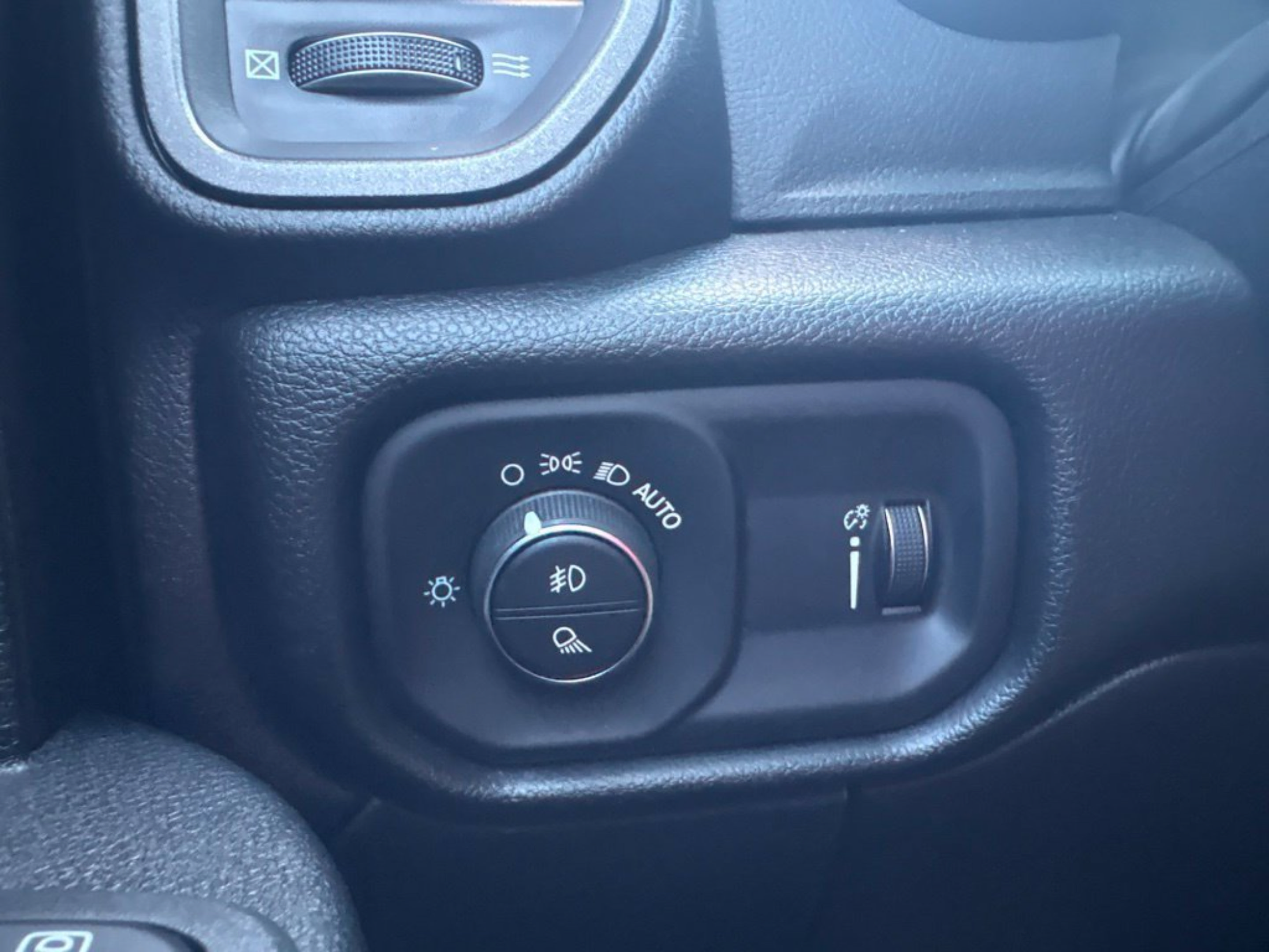 Used 2026 RAM 2500 Warlock AWD/4WD image 21