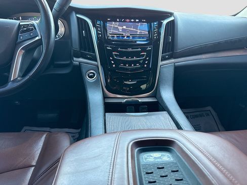 Used 2016 Cadillac Escalade Luxury RWD image 19