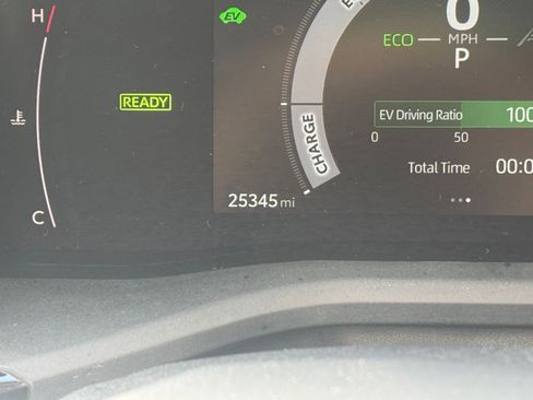 Used 2025 Toyota Camry LE image 39