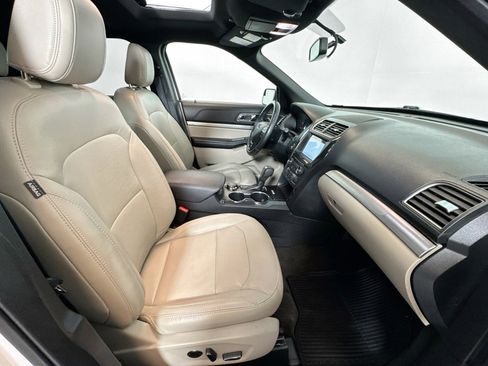 Used 2018 Ford Explorer XLT w/ Equipment Group 202A image 26