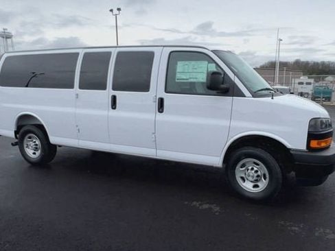 New 2026 Chevrolet Express 3500 LS RWD image 2