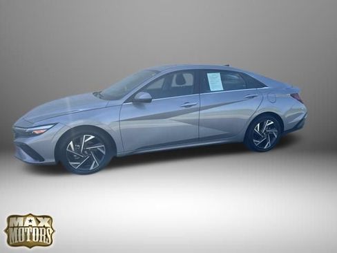 Used 2025 Hyundai Elantra Limited FWD image 4