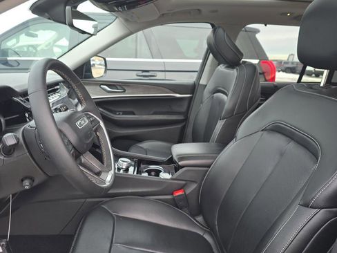 Used 2023 Jeep Grand Cherokee 4WD 4xe w/ Luxury Tech Group II image 8