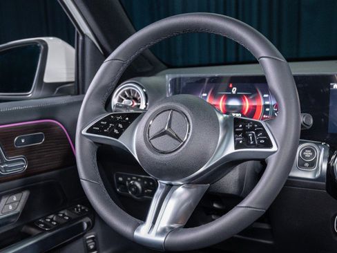 Used 2025 Mercedes-Benz GLB 250 image 18