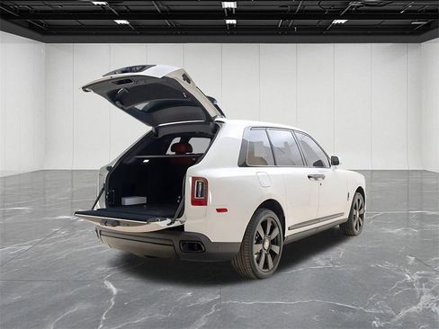 Used 2023 Rolls-Royce Cullinan image 13