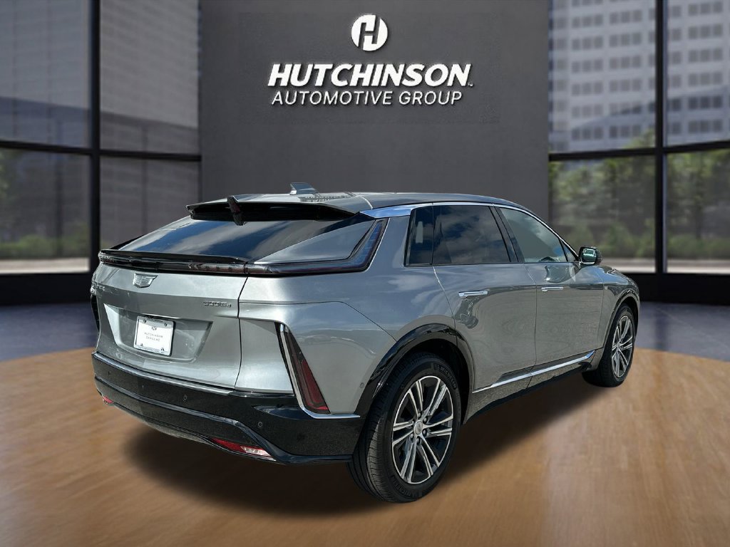 Used 2025 Cadillac Lyriq Luxury AWD/4WD image 7