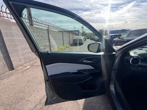 Used 2025 Chevrolet Trax LT image 8