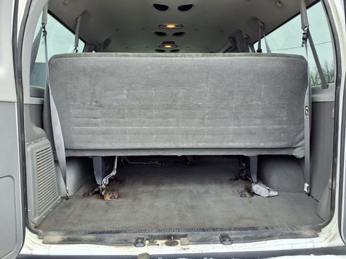Used 2004 Ford E-350 and Econoline 350 XLT image 13