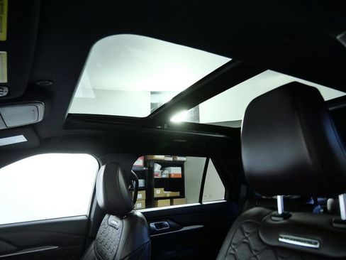 Certified 2025 Ford Explorer Platinum w/ LUX Leather Package image 20