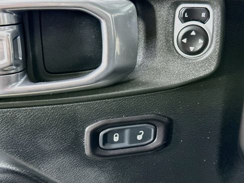 Used 2018 Jeep Wrangler Unlimited Sport S AWD/4WD image 20