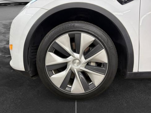 Used 2023 Tesla Model Y Long Range AWD/4WD image 36