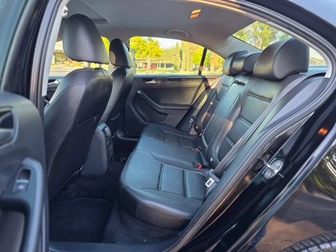 Used 2017 Volkswagen Jetta SEL FWD image 12