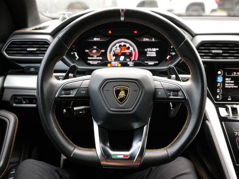 Used 2020 Lamborghini Urus AWD/4WD image 19