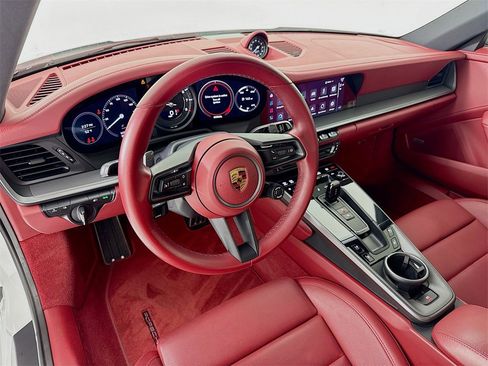 Used 2022 Porsche 911 Carrera image 4