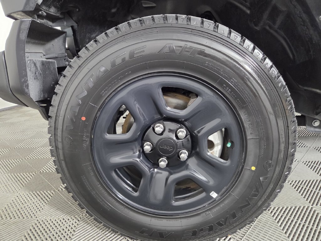 Used 2025 Jeep Wrangler Unlimited Sport AWD/4WD image 7