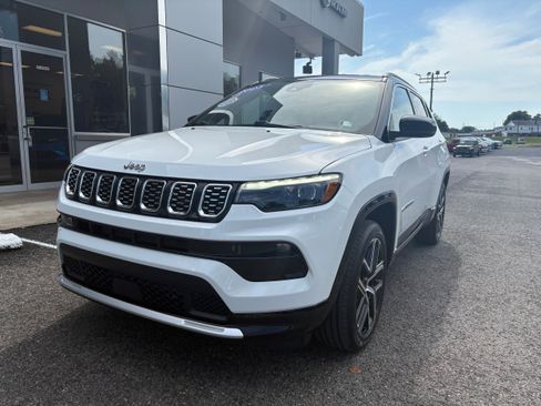 Certified 2025 Jeep Compass Limited w/ Elite Group AWD/4WD image 3