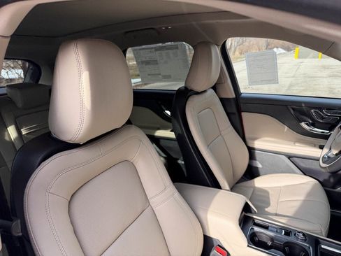 New 2026 Lincoln Corsair Premiere image 23