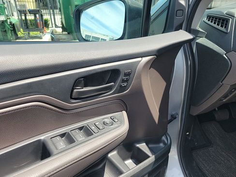 Used 2023 Honda Odyssey EX-L image 22