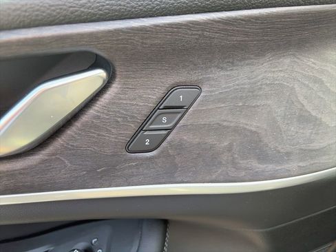 Used 2024 Jeep Grand Cherokee Limited w/ Black Appearance Package image 29