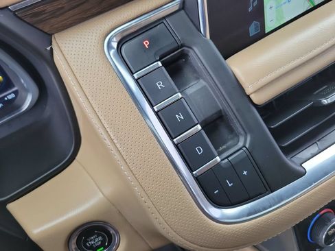 Certified 2023 Chevrolet Suburban Premier w/ Premium Package 2 AWD/4WD image 16