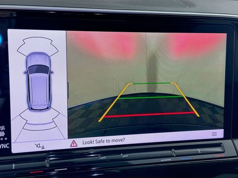 Used 2025 Volkswagen Atlas SE image 22