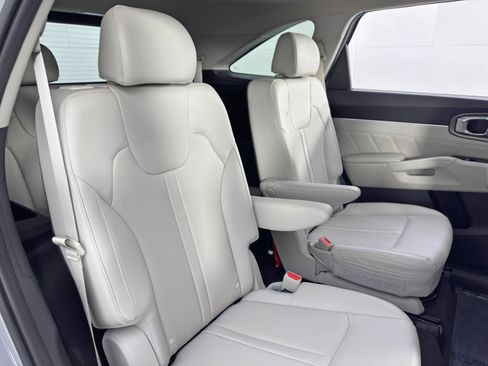 Used 2023 Kia Sorento SX image 40