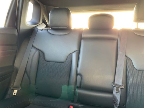 Used 2025 Jeep Compass Trailhawk image 38