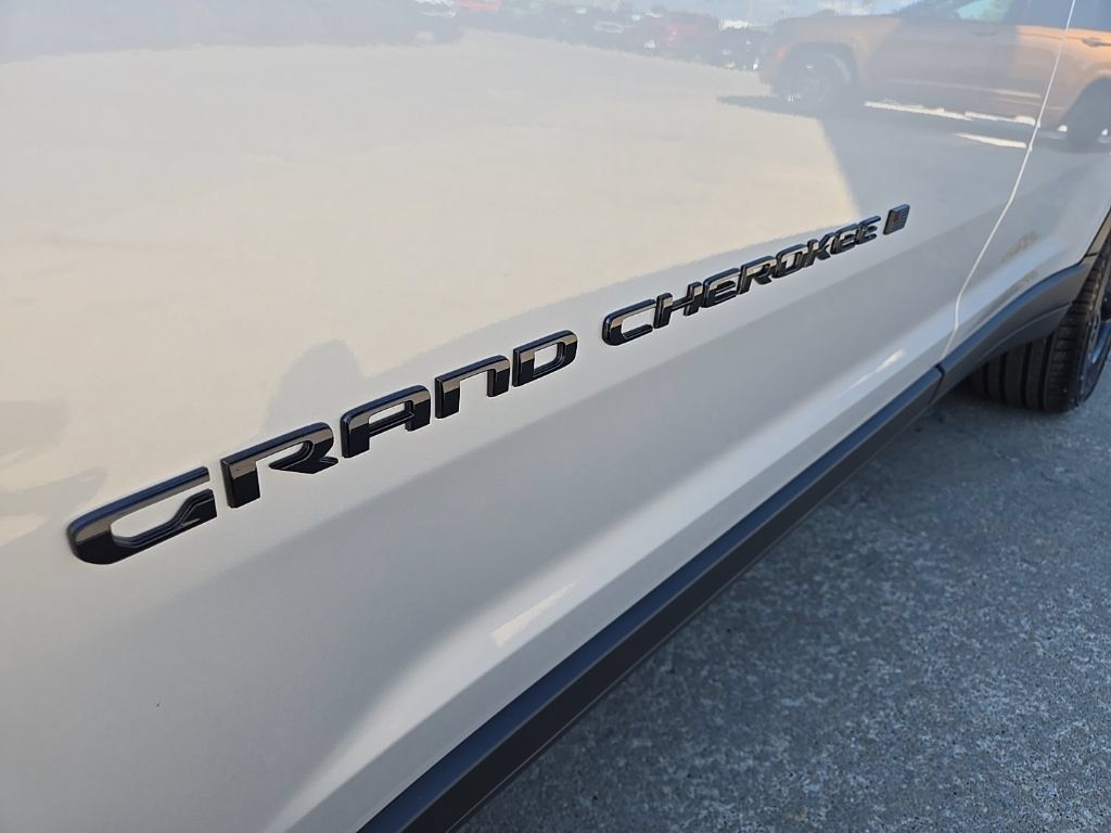New 2026 Jeep Grand Cherokee L Limited w/ Limited Altitude Package AWD/4WD image 15