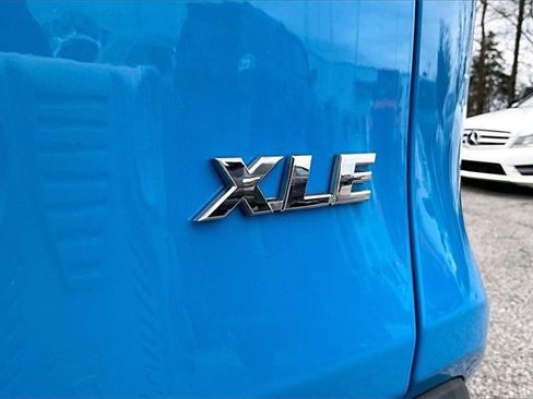 Used 2021 Toyota RAV4 XLE Premium image 20