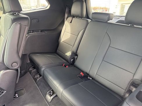 Used 2025 Buick Enclave Preferred image 9