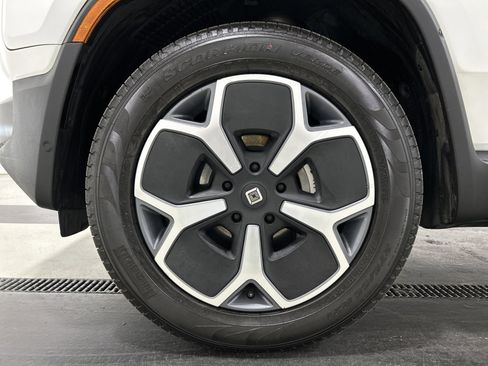 Used 2024 Rivian R1S Adventure AWD/4WD image 9