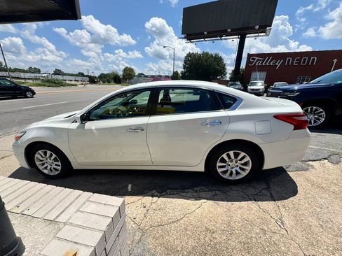 Used 2016 Nissan Altima 2.5 S w/ Power Driver Seat Package FWD image 4