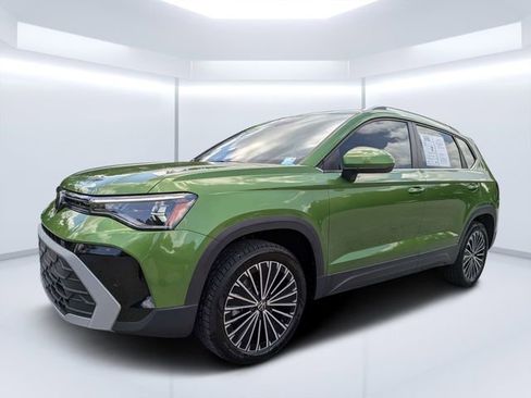 Certified 2026 Volkswagen Taos SE FWD image 7