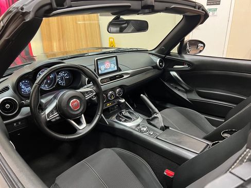 Used 2017 FIAT 124 Spider Classica RWD image 24