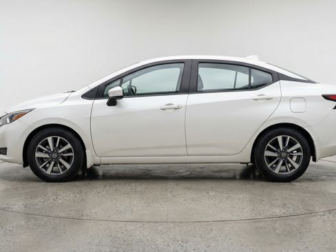 Used 2025 Nissan Versa SV image 5