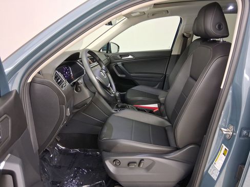 Used 2019 Volkswagen Tiguan SEL image 3