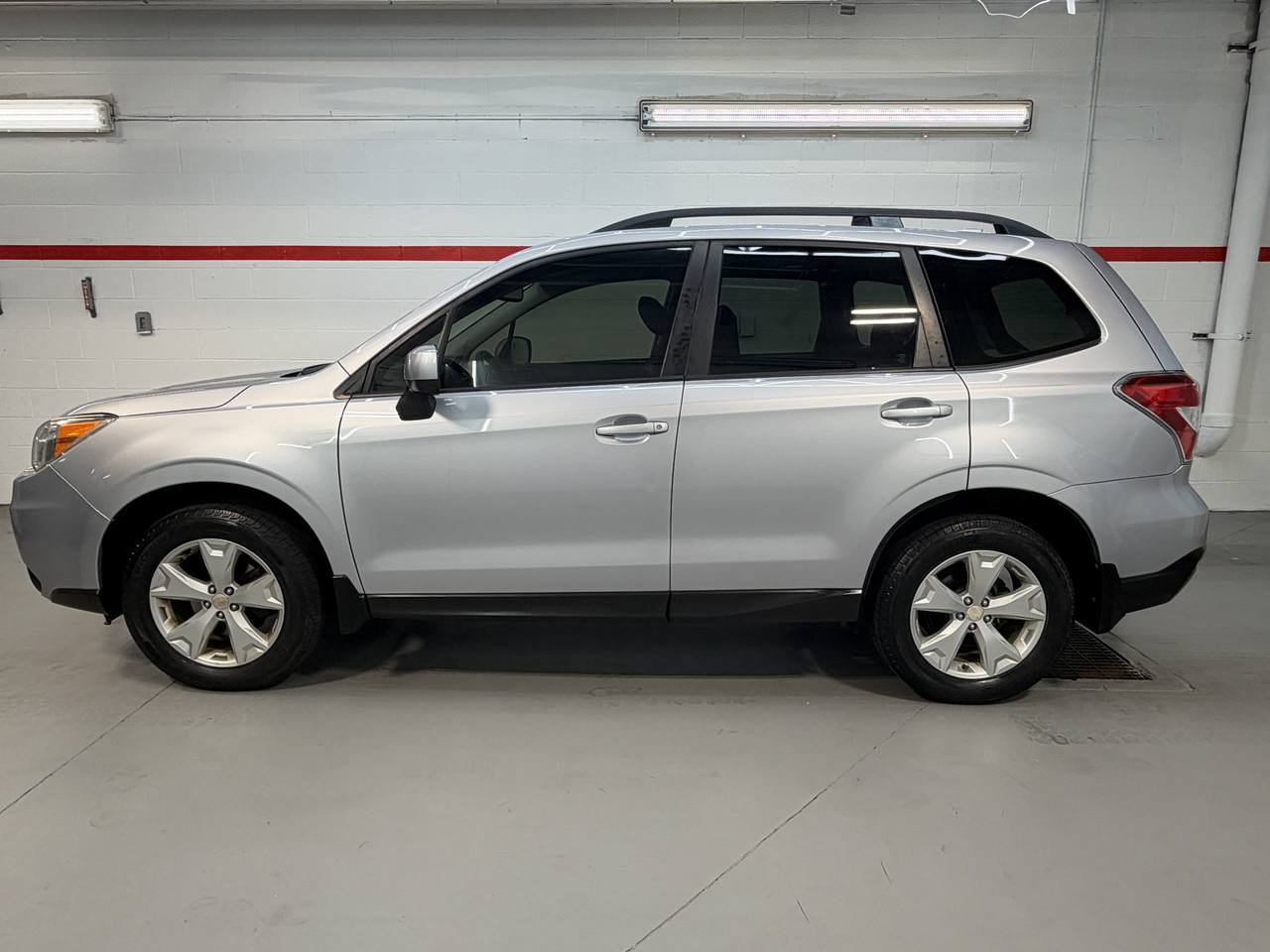 Used 2016 Subaru Forester 2.5i Premium w/ All-Weather Package AWD/4WD image 5